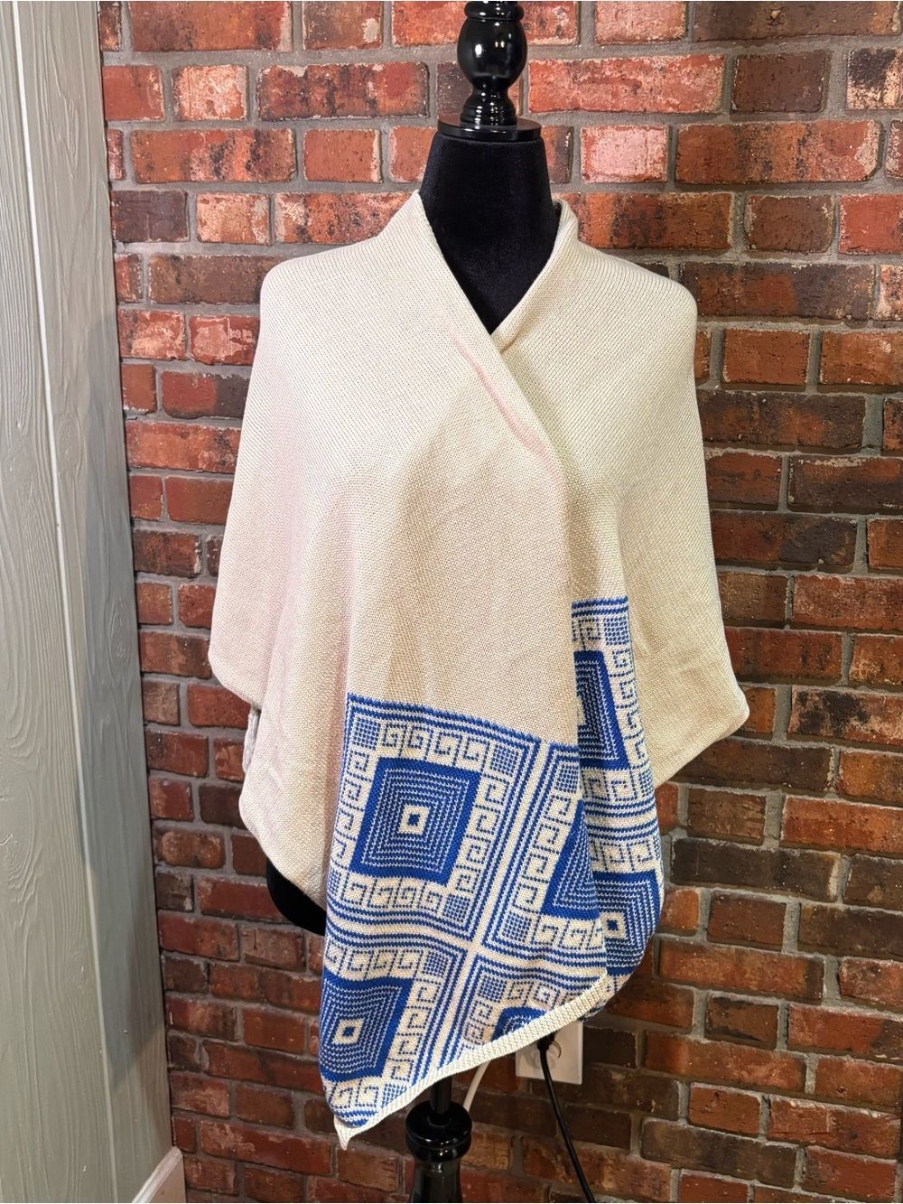 Maddison womens geometric knit shawl wrap cream/blue OS